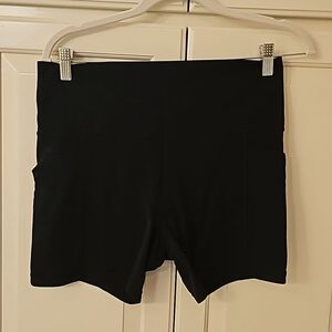 Athleta Salutation Stash shorts